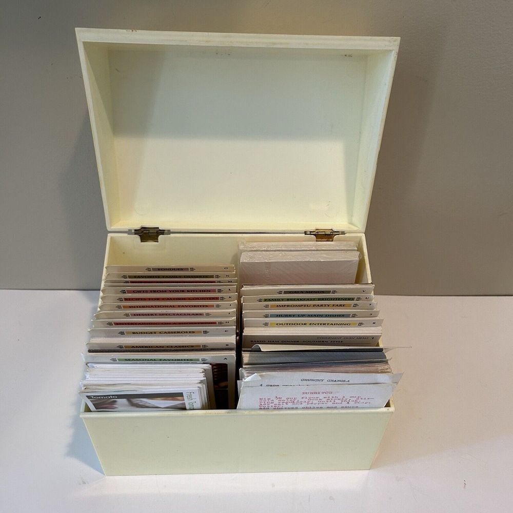 Vintage 1971 Betty Crocker‎ Recipe Card Library Box and Recipes